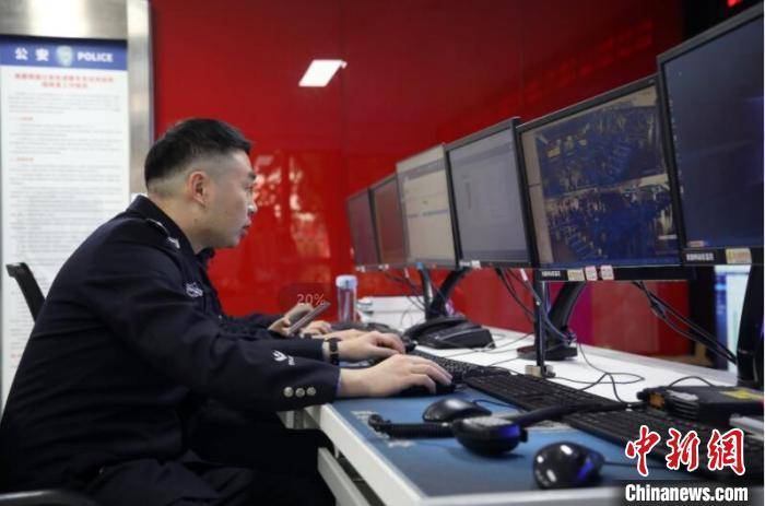 华为手机负向液晶屏
:“90后”铁路刑警周艺：10年春节坚守 护航春运平安-第2张图片-亚星国际官网