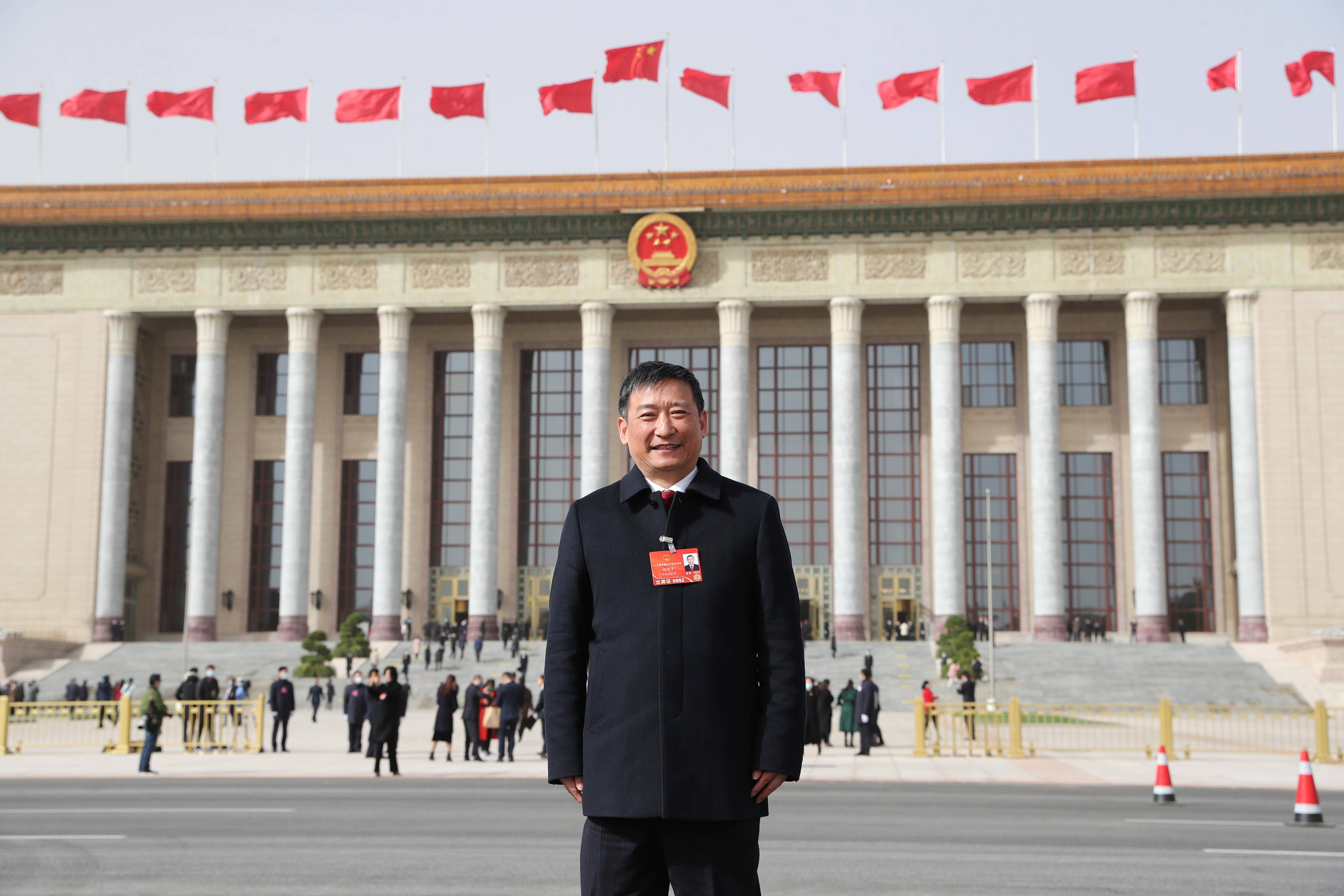 华为手机连接智能互联网:全国人大代表赵皖平：建议春节放假9天不调休，调整禁燃令
