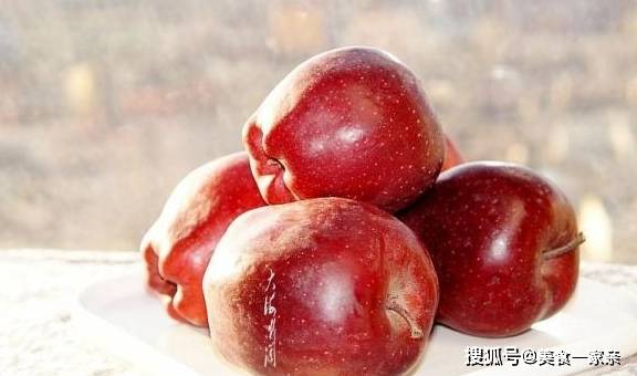 甜甜直播1分快3苹果版:面里加点它，手不沾面简单一烙，太好吃了，果香浓郁松软香甜