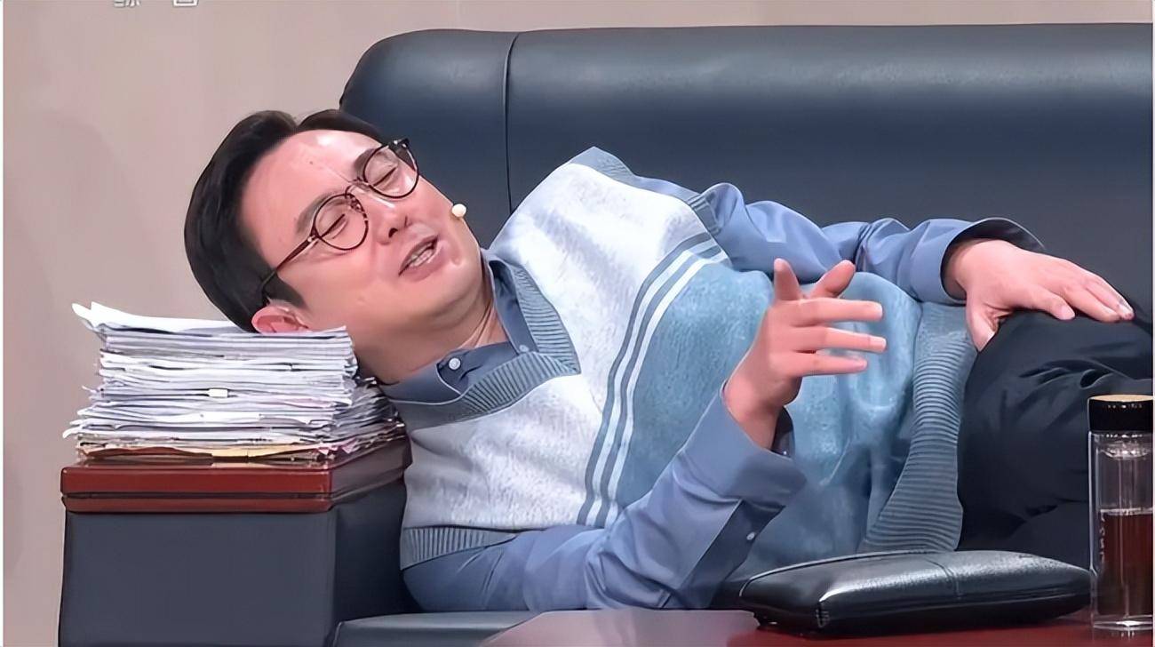 葡萄牙版的苹果咋样看:沈腾的小品《坑》，模仿30年前的康熙微服私访，有意思么