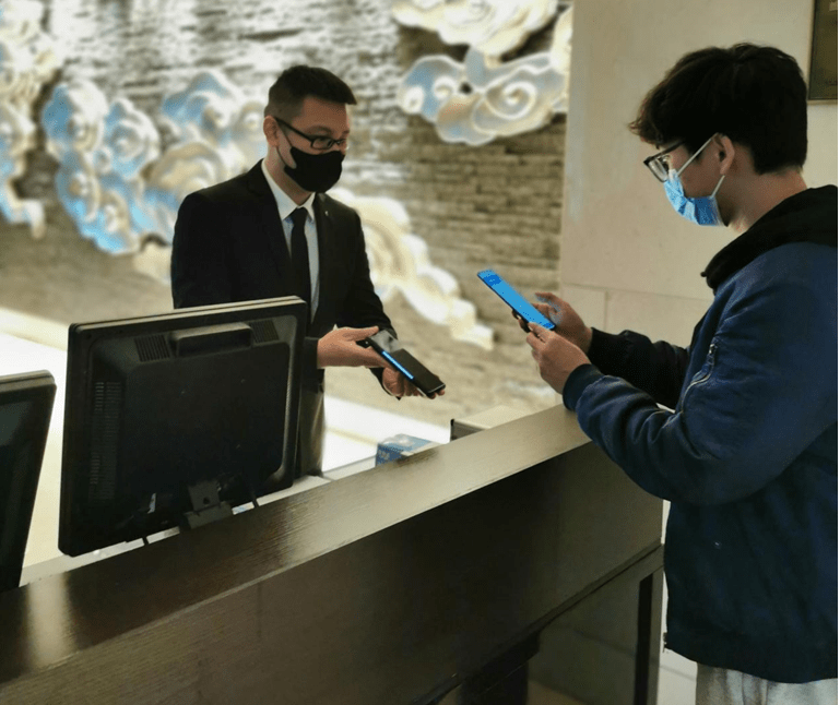 外版苹果电子发票
:新春前夕，广东省酒店业开出了首张自助电子版增值税专用发票