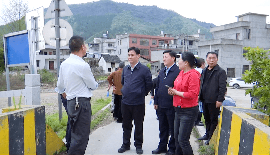 镇村通苹果版:县人大常委会到通羊镇湄港村调研美丽乡村建设情况