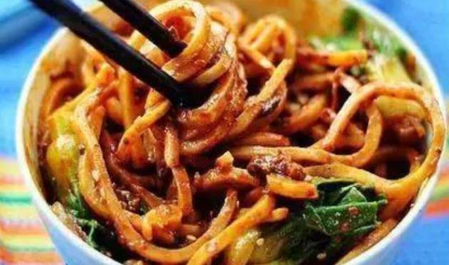 凹凸世界手机:精选美食：土豆蛋饼、碗汁拌鱼面、干香盐鱼、香汁狮子头的做法