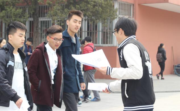 大学新闻怎么用手机写ai智能文章生成器网站入口